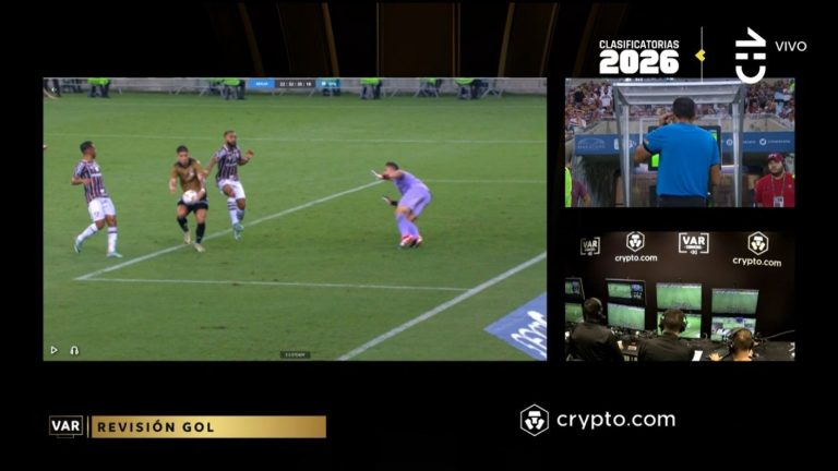 ¡Sentarse albos! Zavala convirtió el empate ante Fluminense, pero fue anulado por el VAR