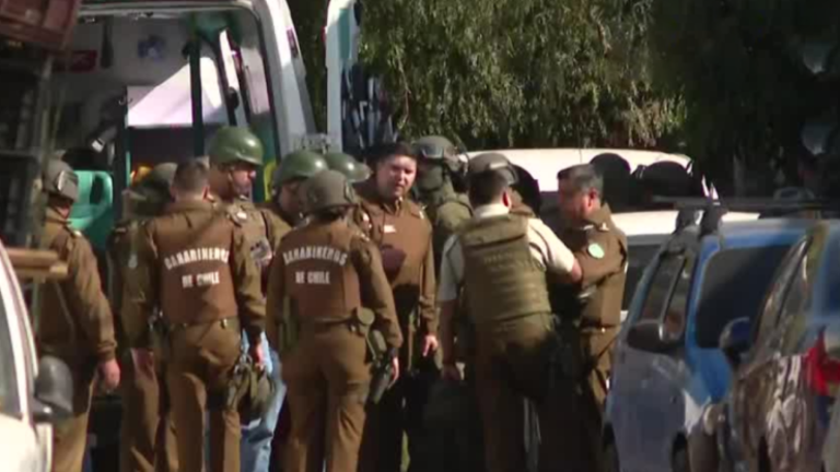 Utilizó a un rehén: Hombre se parapetó en almacén de Pudahuel y disparó a Carabinero