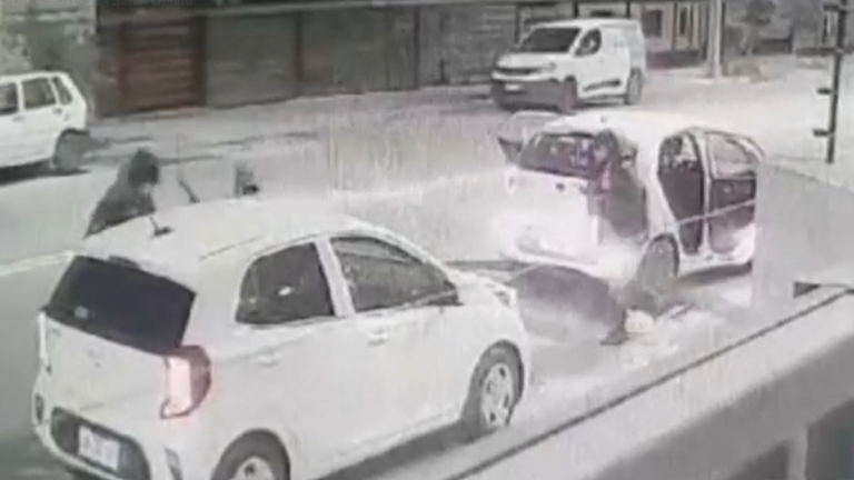 Conductor esperaba a su amigo y fue asaltado: Delincuentes andaban en el mismo auto