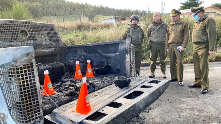 Sigue búsqueda de asesinos de carabineros: Escuelas públicas deberán rendir homenaje a las víctimas