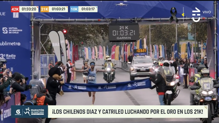 Carlos Díaz superó a Hugo Catrileo y se consagró ganador del tramo 21K en la Maratón de Santiago