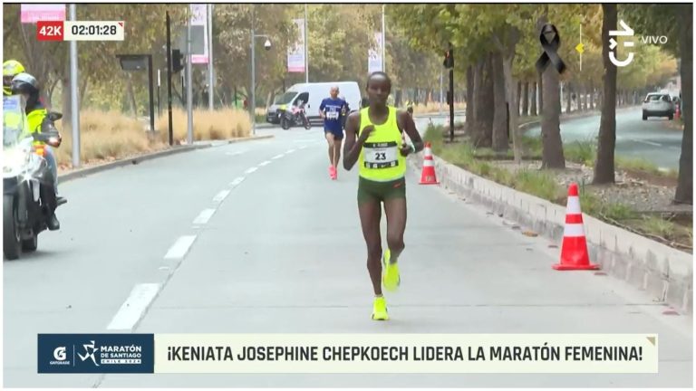 Keniata Josephine Chepkoech lidera los 42K de la categoría femenina en la Maratón de Santiago