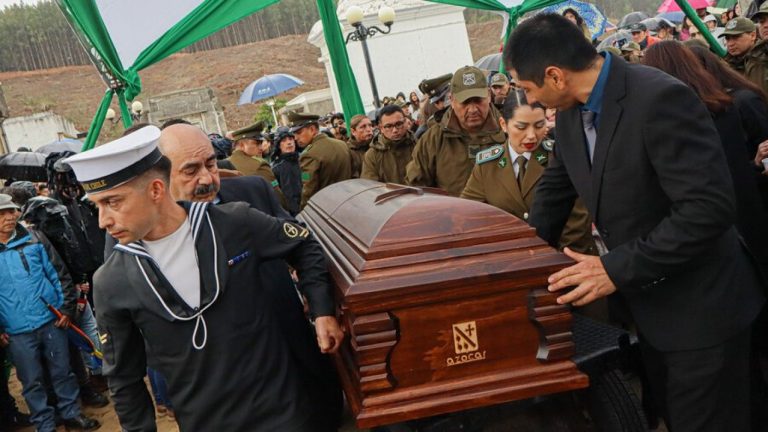 Hermano marino de carabinero asesinado emplazó a pdte. Boric: “Bajo este uniforme existe un ser humano”