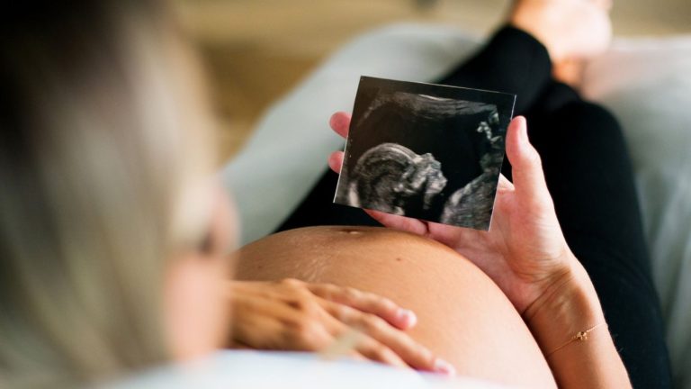 Asignación Maternal: Desde cuándo se recibe y cuánto tiempo dura el beneficio mensual