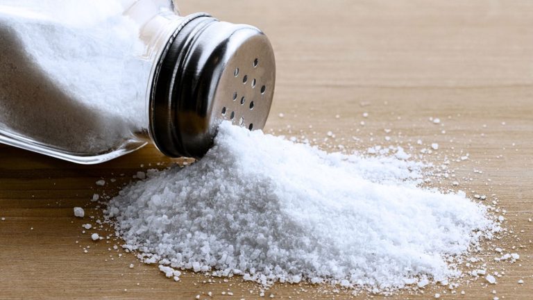 ¿Qué le pasa a tu cuerpo cuando consume sal? Estas son las ventajas y desventajas