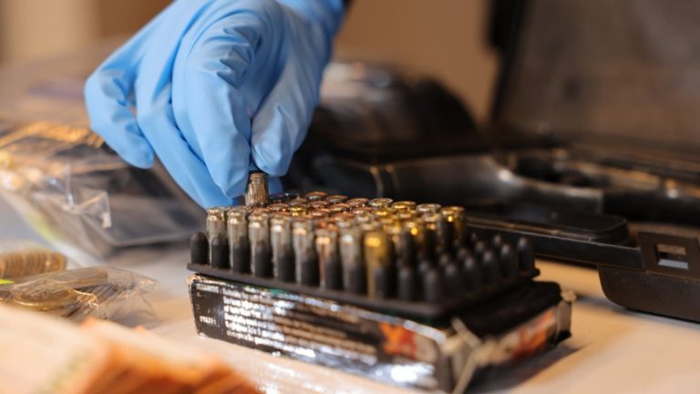 Detienen a banda acusada de secuestrar a hombre en Estación Central: Lo balearon en las piernas