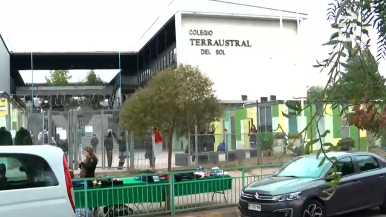 Disparó contra delincuentes: Carabinero en retiro frustró asalto frente a colegio en Maipú