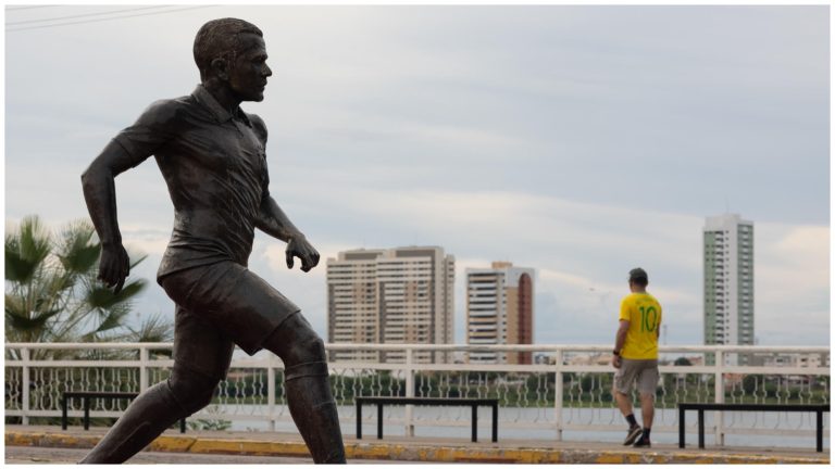 Tras condena por violación: Retiran estatua de Dani Alves en Juazeiro, su ciudad natal