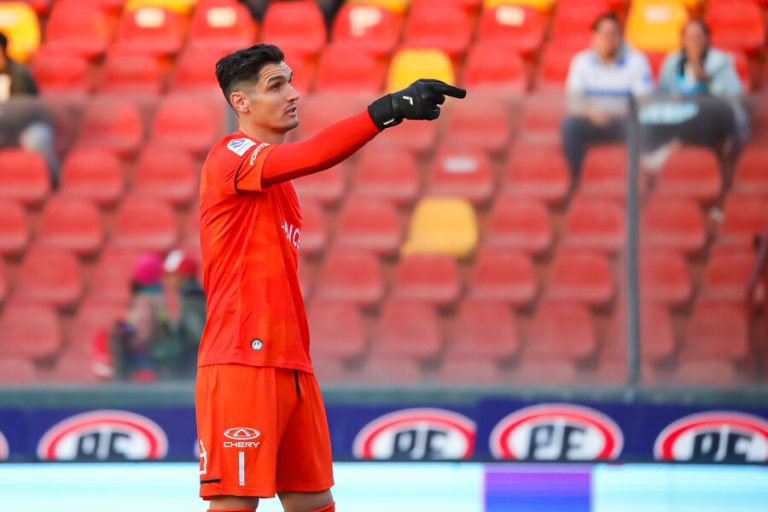 Hinchas de la UC estallan tras saludo del club a Matías Dituro: “Abandonó el barco”