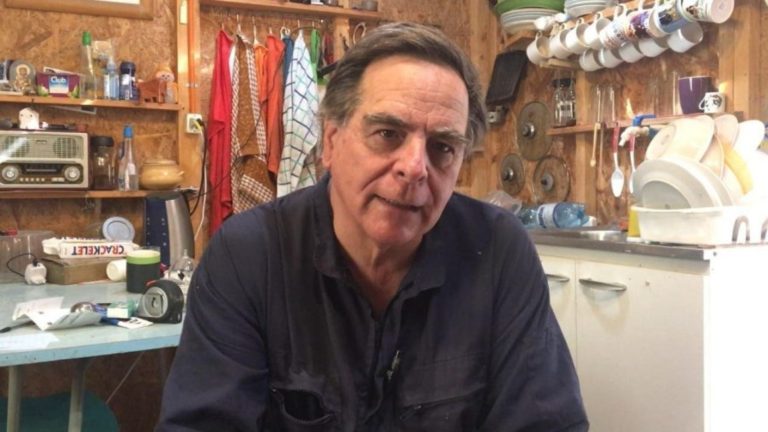 Felipe Berríos acusa opacidad del Vaticano y ataques en redes tras expulsión de la Compañía de Jesús