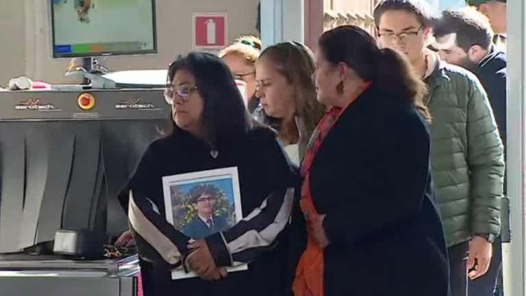 Madre de Franco Vargas se reunió con pdte. Boric: Gobierno aseguró que caso “no quedará impune”