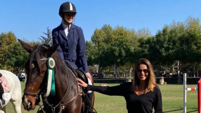 Recordada “Sita” Jeannette busca auspicios y organiza una gran rifa por su hija jinete