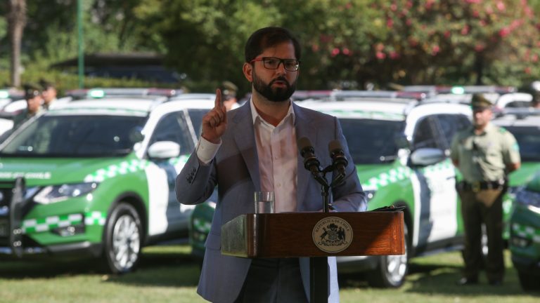 “En Chile nadie está por sobre la ley”: Presidente Boric tras detención y baja de 13 carabineros