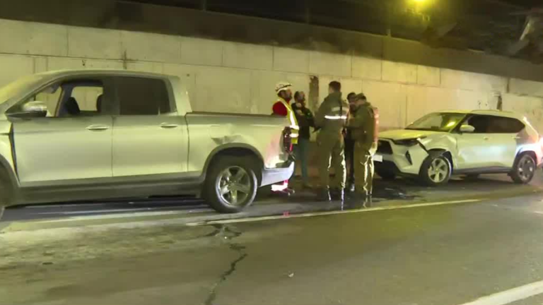 Persecución terminó en choque múltiple en la Autopista Central: Hay tres detenidos