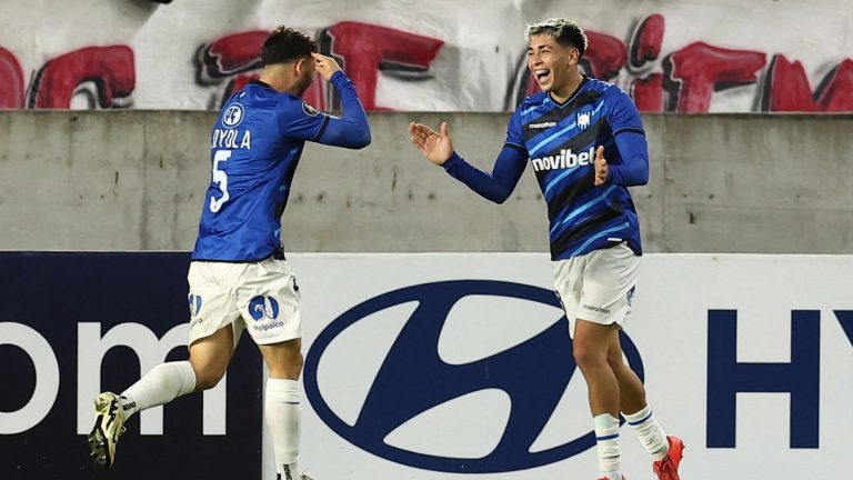 Huachipato logró un triunfazo agónico ante Estudiantes y sigue con opciones en Copa Libertadores