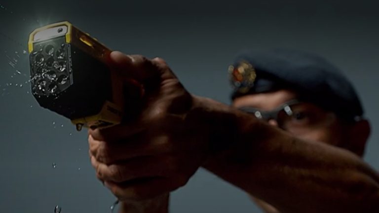 Gobernador Orrego propone uso de pistolas taser para policías e inspectores municipales