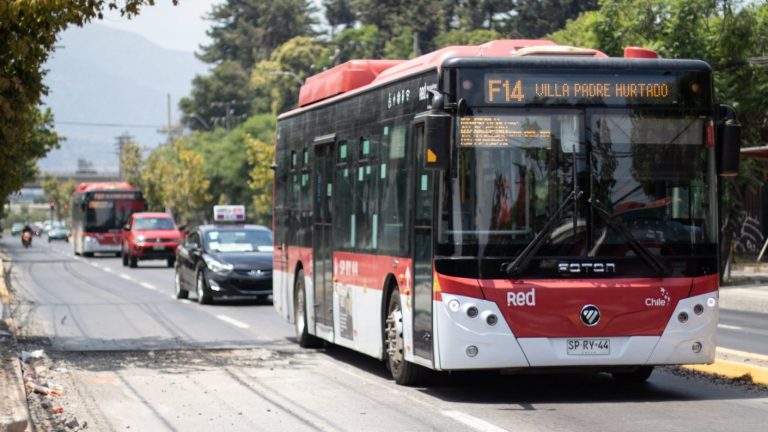 Chofer sufrió ACV y murió tras ser linchado por pasajeros en Renca: Viuda pide justicia