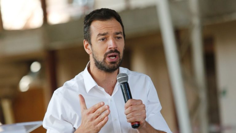 Vodanovic anunció demanda colectiva contra Enel por cortes de luz de tres días en Maipú