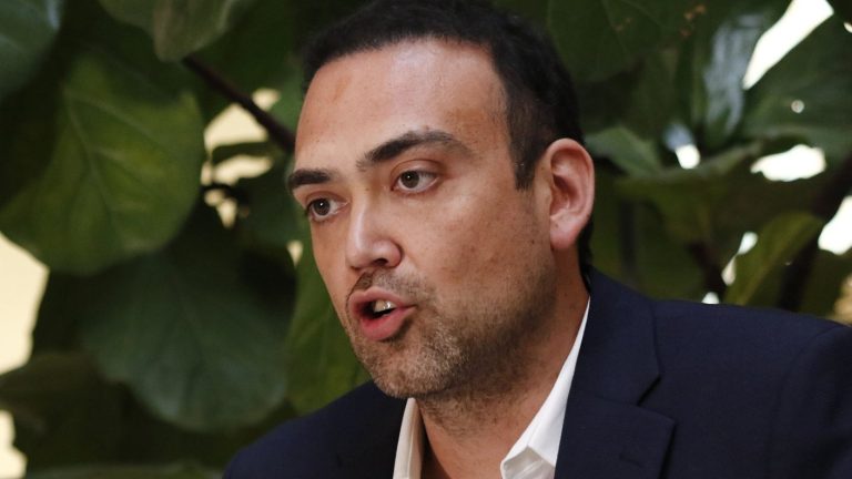 Senador Bianchi aseguró haber sido abducido en Punta Arenas: “Llegó un viejo pelado...”