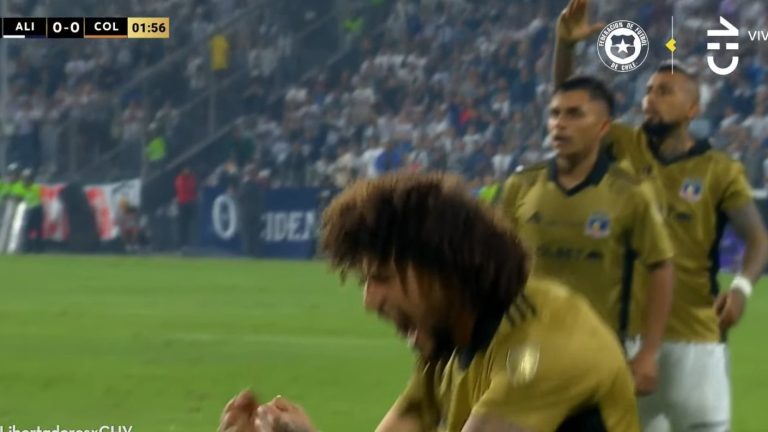 ¡Se emocionó! El eufórico grito de Maximiliano Falcón al conseguir un saque de meta para Colo Colo