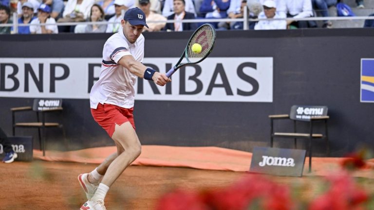 Príncipe de Italia: Nicolás Jarry tumba a Tsitsipas y se mete en semifinales del Masters 1000 de Roma