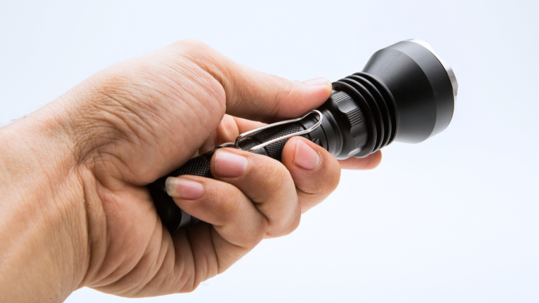 Intensa lluvia en Santiago: 10 consejos para enfrentar un corte de luz en tu hogar