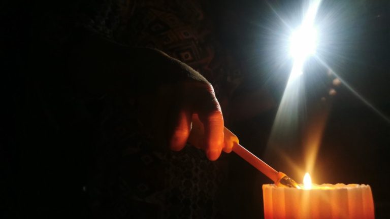 Cortes de luz en la Región Metropolitana: Revisa en tiempo real las comunas afectadas