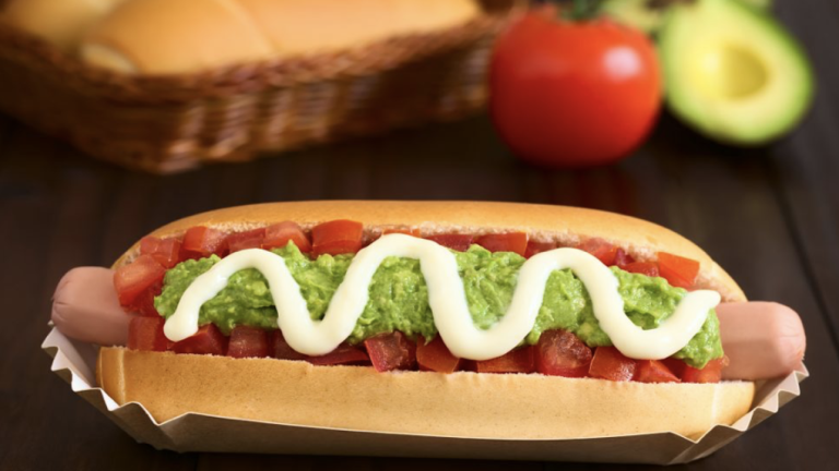 Día del Completo: Cómo se prepara en Latinoamérica y por qué el chileno es 