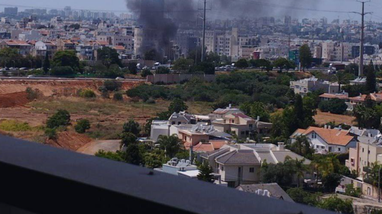 Hamás lanza 8 cohetes al centro de Israel por primera vez en meses