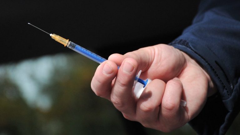 Consulta acá dónde puedes vacunarte GRATIS contra la influenza