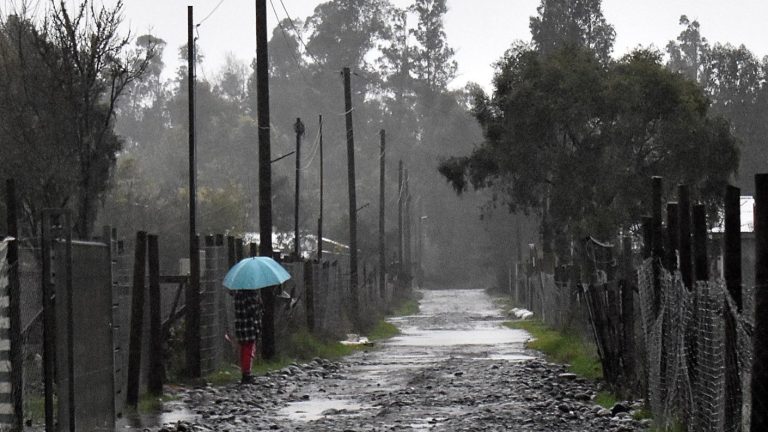 ¡Vientos de 100 km/h! Río atmosférico y ciclón impactará a seis regiones del país a partir de mañana