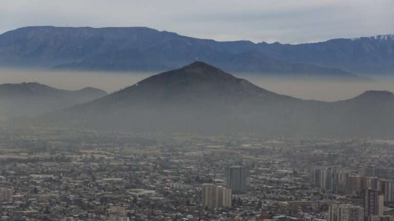 Restricción vehicular para este martes en la RM: Revisa las patentes que no podrán circular