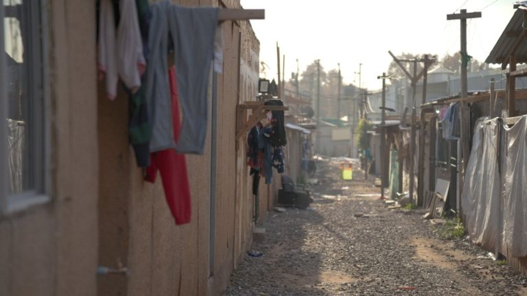 Vecinos de Quilicura alertan por desalojo sin alternativas: 85% dice que no tiene dónde ir