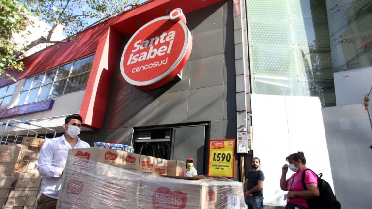 Cencosud deberá pagar millonaria indemnización a cliente que sufrió caída en supermercado