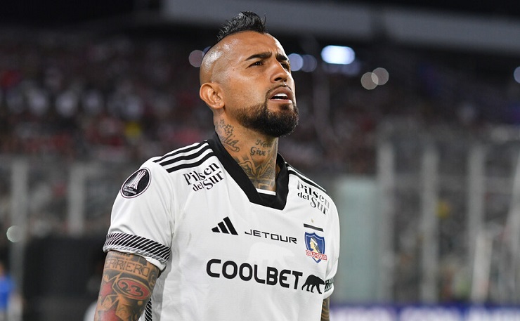 Descartado para enfrentar a Fluminense: Así le ha ido a Colo Colo sin Arturo Vidal este 2024