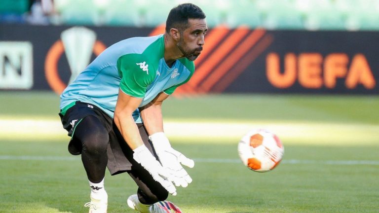 Claudio Bravo da por cerrada su etapa en el Real Betis: “Aquí ya acabó”