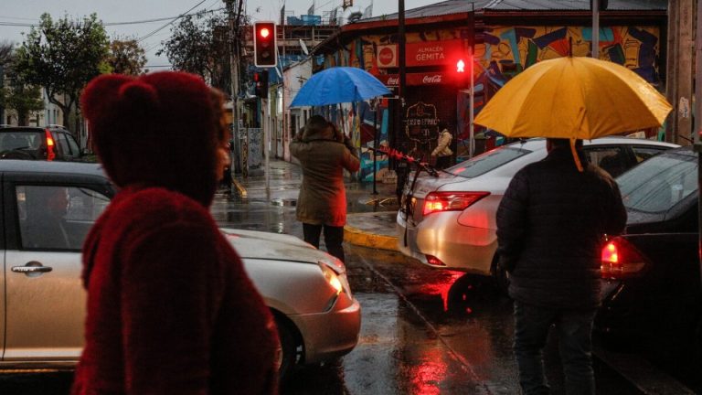 Lluvia en Santiago: ¿Cuánta agua caerá durante los tres días seguidos del sistema frontal?