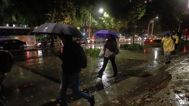 Alerta por intensas lluvias de 4 días en Santiago: ¿Cuándo inician las precipitaciones?