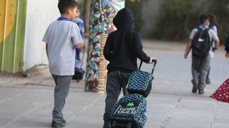 Pagan bono de hasta $45 mil a escolares POR IR A CLASES: Conoce AQUÍ si tu hijo recibe el Bono Asistencia Escolar