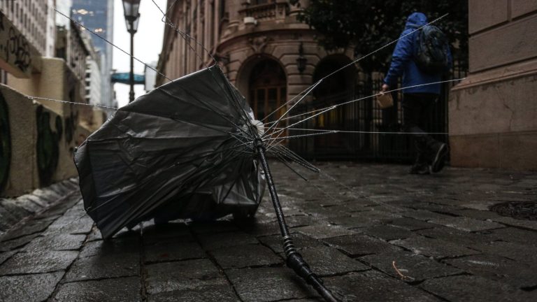 Lluvia en Santiago: ¿A qué hora será el peak y cuándo parará de llover en la Región Metropolitana?