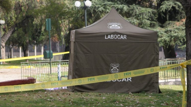 Investigan hallazgo del cuerpo de una mujer en el río Mapocho en Providencia