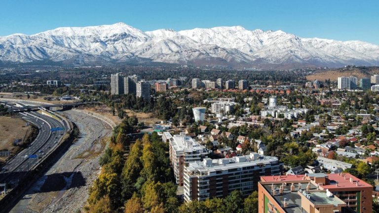 Nieve y calles con escarcha: Las postales que dejó el paso de la ola de frío en Santiago