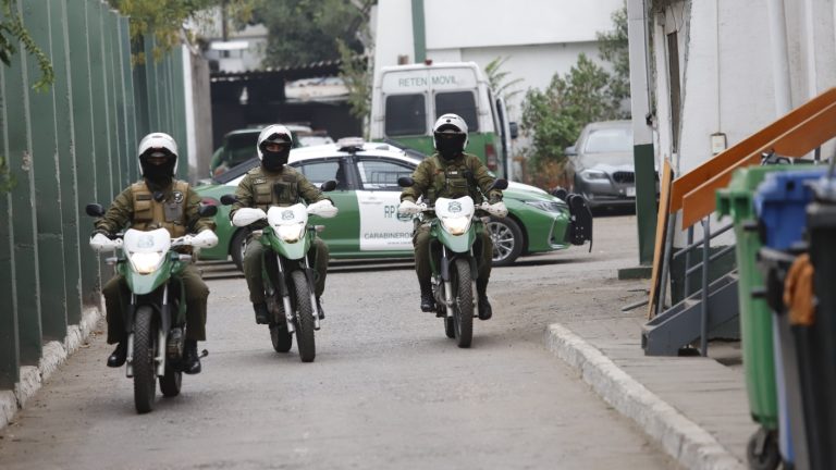 Hallaron pasta base y marihuana en baño usado “primordialmente” por carabineros de la 49° Comisaría de Quilicura