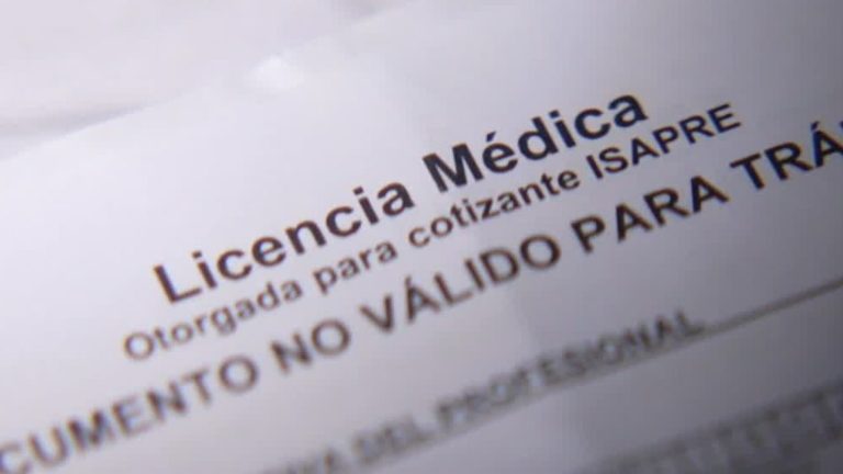 Emitieron más de 800 licencias médicas falsas en un mes: Doctora denunció suplantación de identidad