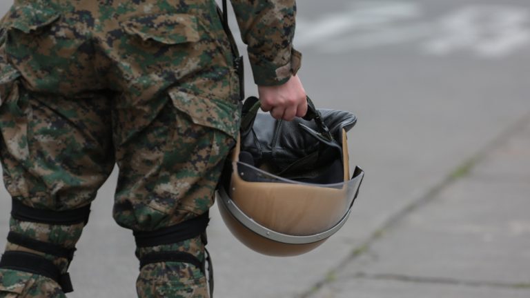 La drogó y violó: Suboficial del Ejército es condenado a 10 años de cárcel por abusar de conscripta