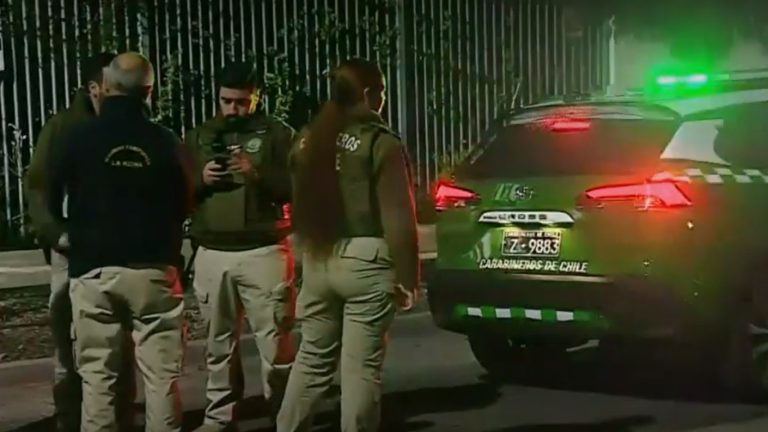 Capitana de carabineros sufrió violento asalto junto a sus dos hijos: La intimidaron con arma de fuego