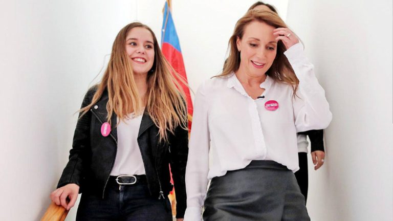 ¿Y Karen Doggenweiler? Fernanda Cornejo se la jugó con propuesta para su mamá en Viña 2025