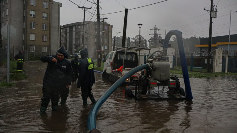 Se acerca histórica lluvia a Santiago: ¿Cuándo y en qué horario serán las mayores precipitaciones?