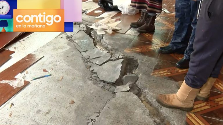 ¡Impactante! Vivienda se partió en dos tras deslizamiento de tierra en Laraquete