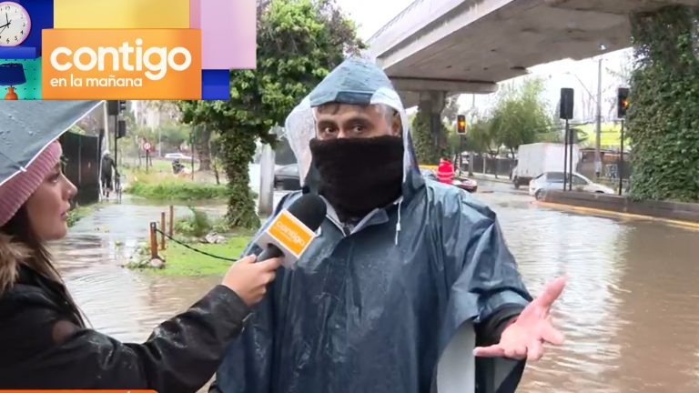 “Conductores no tienen conciencia”: El drama de vecinos de Pudahuel por casas inundadas